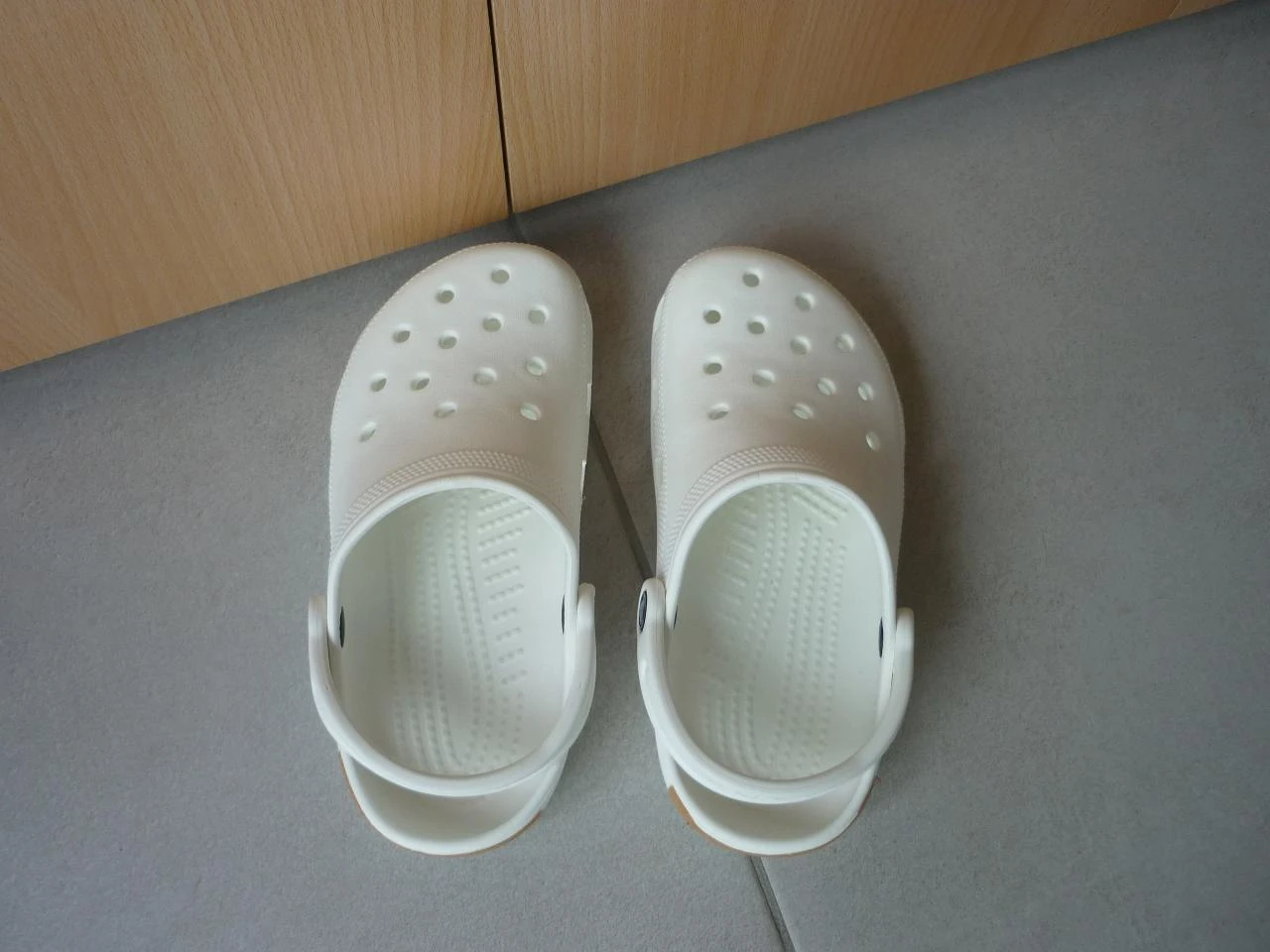 Sapatilhas Crocs brancas clogs clássicos plataforma sapatos instepes Tamanho 36-37 – photo 3